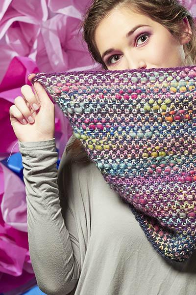 Hanasaku Cowl Pattern Universal Yarn