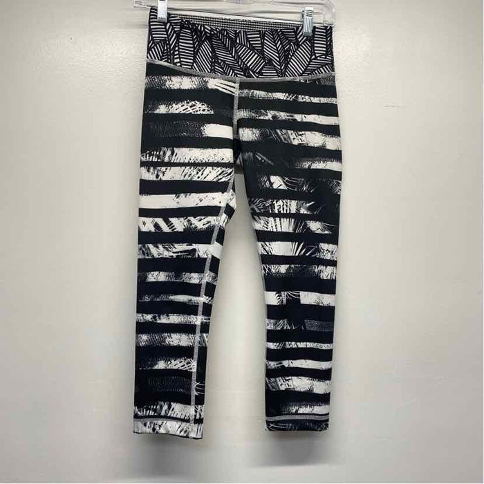 Lululemon Size 4 Women's Black-White Pattern Capri Leggings Activewear Pants