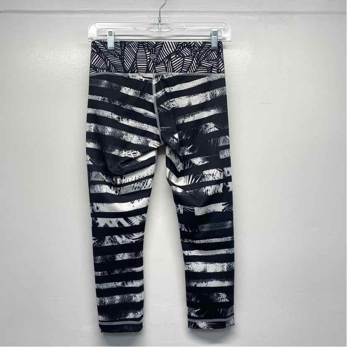 Lululemon Size 4 Women's Black-White Pattern Capri Leggings Activewear Pants