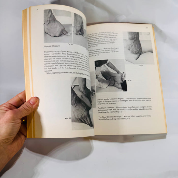 Zen Shiatsu: How to Harmonize Yin and Yang for Better Health by Shizuto Masunaga (1977), Paperback
